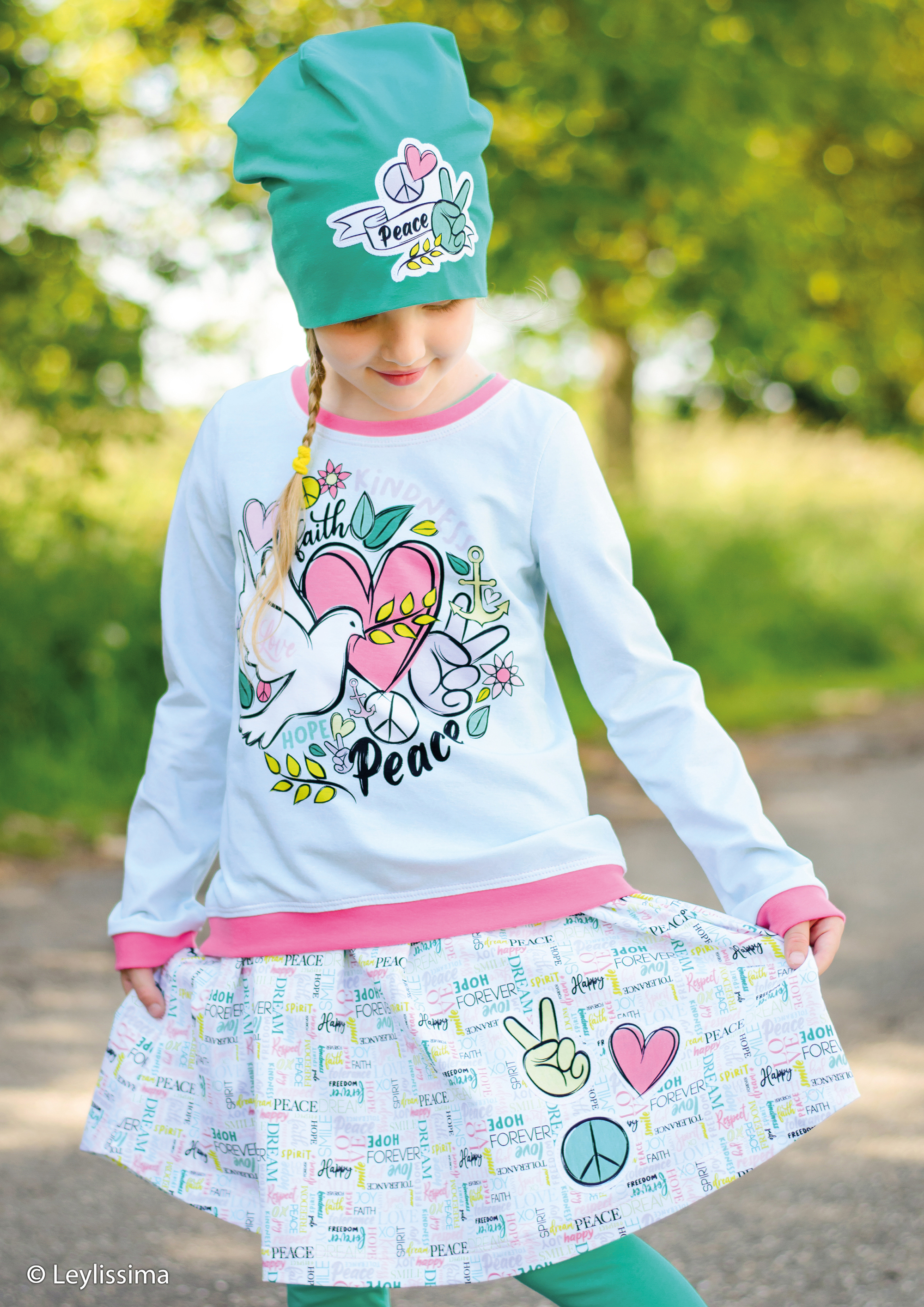 Jersey Stoffpanel "Happy Love and Peace" von Swafing & lyckligdesign